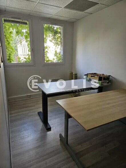 Office in Montrouge for lease - Interior Photo - Image 3 of 9