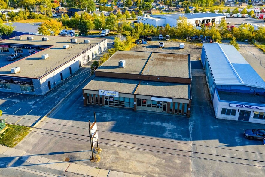 2121 Lasalle Blvd, Sudbury, ON à vendre - Photo du bâtiment - Image 2 de 13