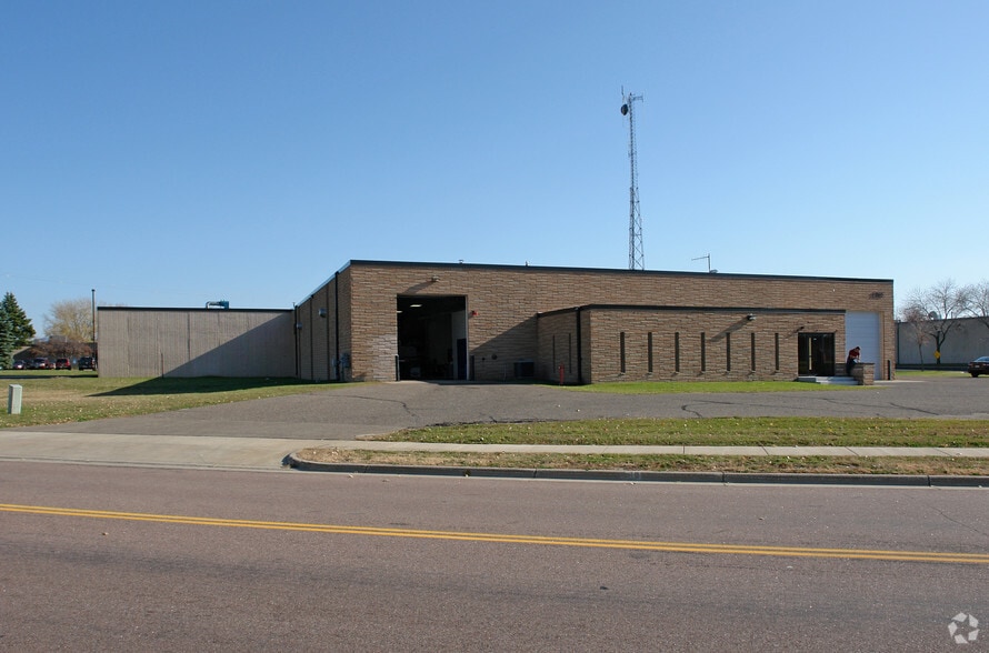 7955 Wallace Rd, Eden Prairie, MN à louer - Photo principale - Image 1 de 3