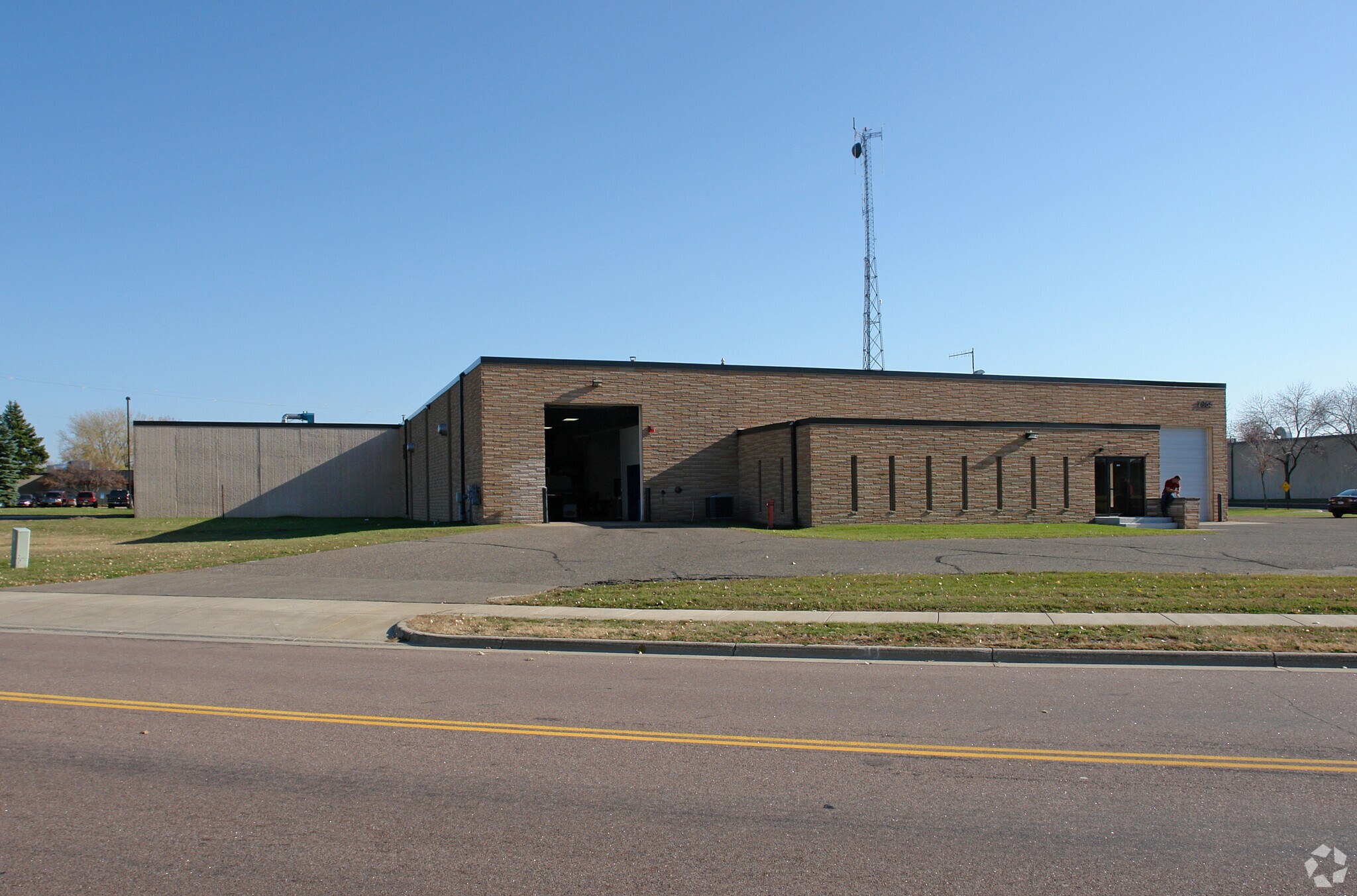 7955 Wallace Rd, Eden Prairie, MN for lease Primary Photo- Image 1 of 5