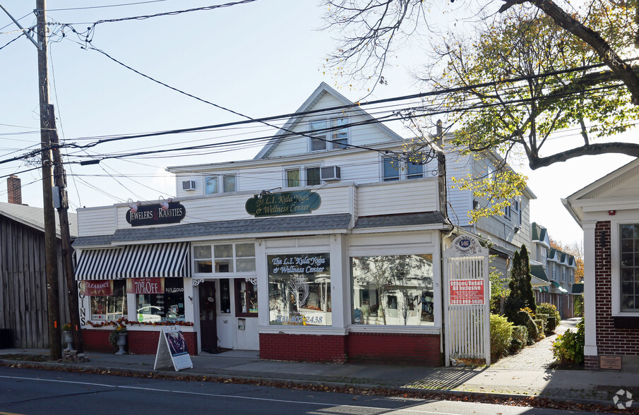 146 S Country Rd, Bellport, NY for sale - Primary Photo - Image 1 of 1