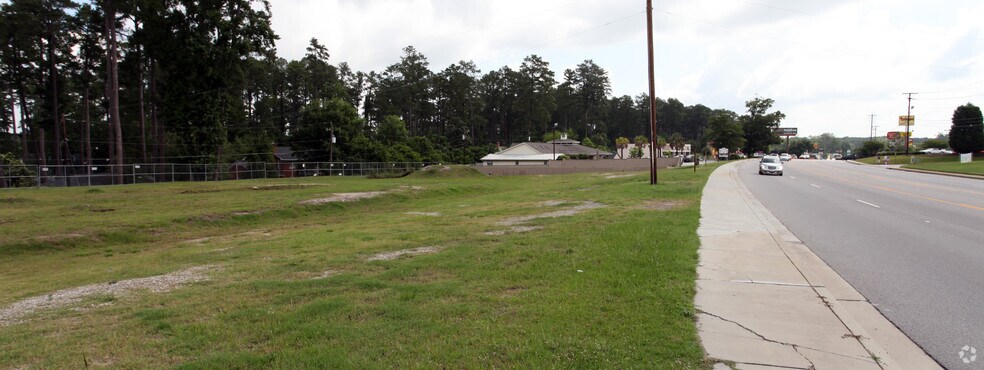 5243 Forest Dr, Columbia, SC à louer - Photo du bâtiment - Image 3 de 3