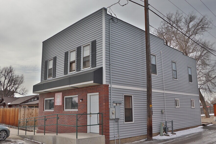 450 Montana Ave, Lovell, WY à vendre - Photo du bâtiment - Image 2 de 38