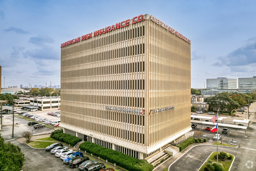 4669 Southwest Fwy, Houston, TX à louer - Photo du bâtiment - Image 1 de 12
