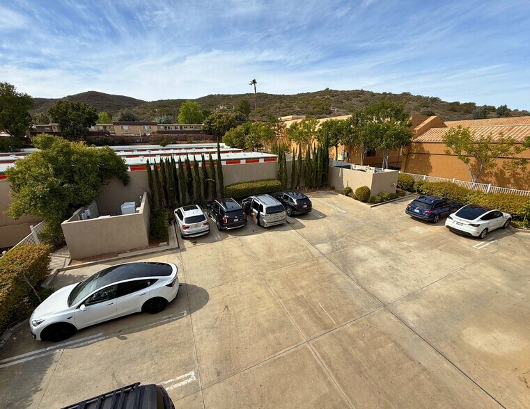 13422 Pomerado Rd, Poway, CA à louer - Photo du bâtiment - Image 3 de 4