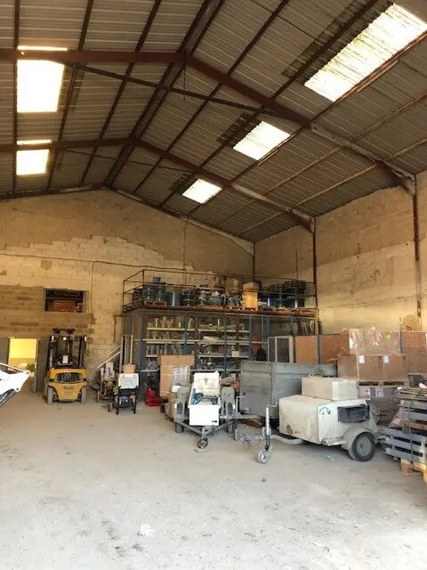Industrial in La Queue-les-Yvelines for lease Interior Photo- Image 1 of 2