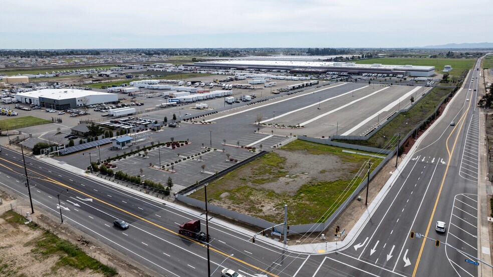 1850 E Louise Ave, Lathrop, CA à louer - Aérien - Image 2 de 4