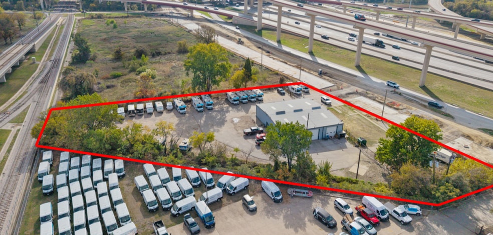 2630 N Interstate 35E, Carrollton, TX for lease - Primary Photo - Image 1 of 29