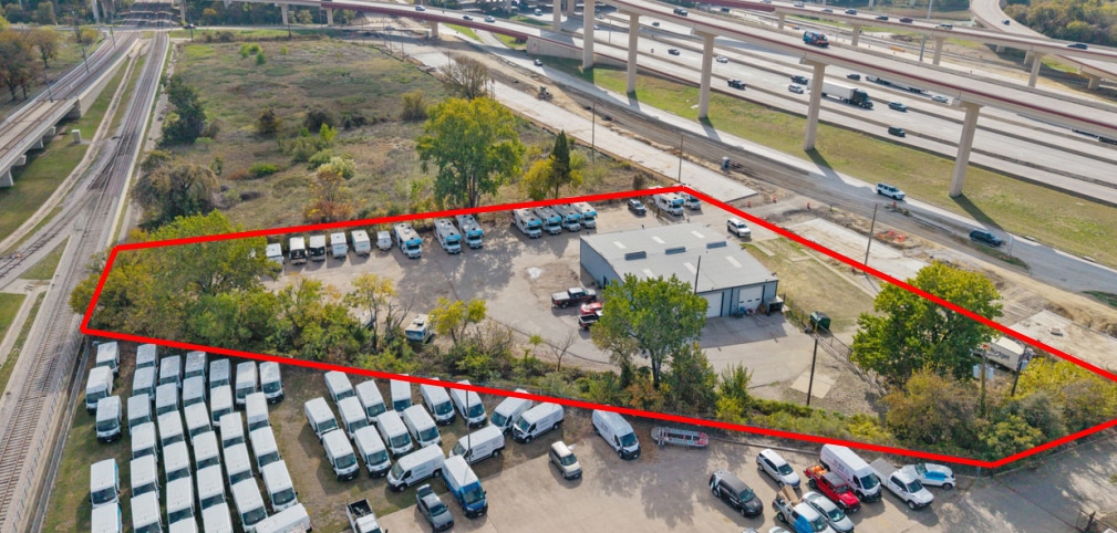 2630 N Interstate 35E, Carrollton, TX for lease Primary Photo- Image 1 of 30