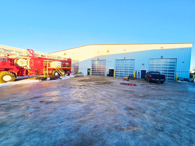 9305 27th Ave NW, Edmonton, AB à louer - Photo du bâtiment - Image 3 de 15