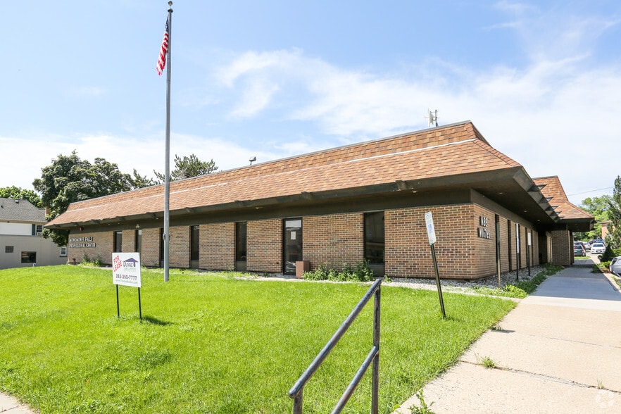 N89W16785 Appleton Ave, Menomonee Falls, WI à louer - Photo du bâtiment - Image 3 de 9
