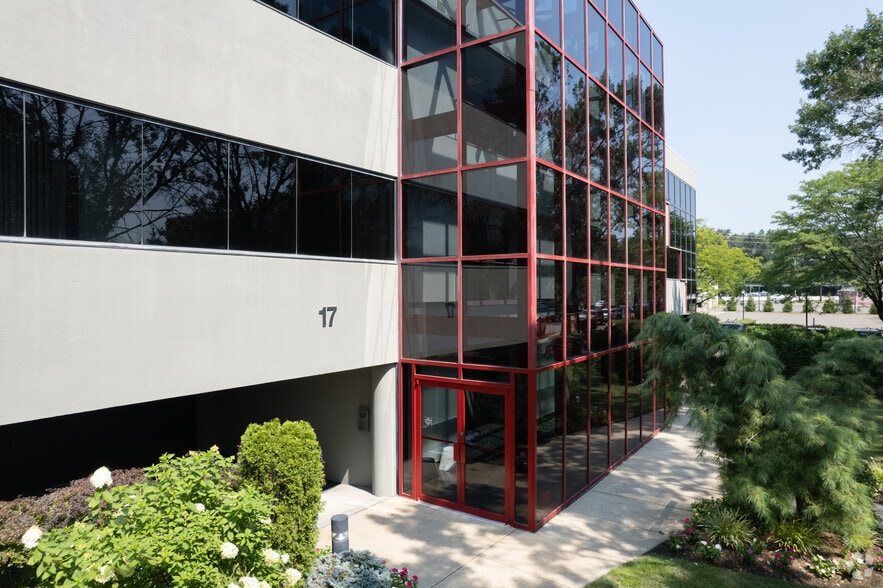 17 Arcadian Ave, Paramus, NJ for lease - Building Photo - Image 3 of 6