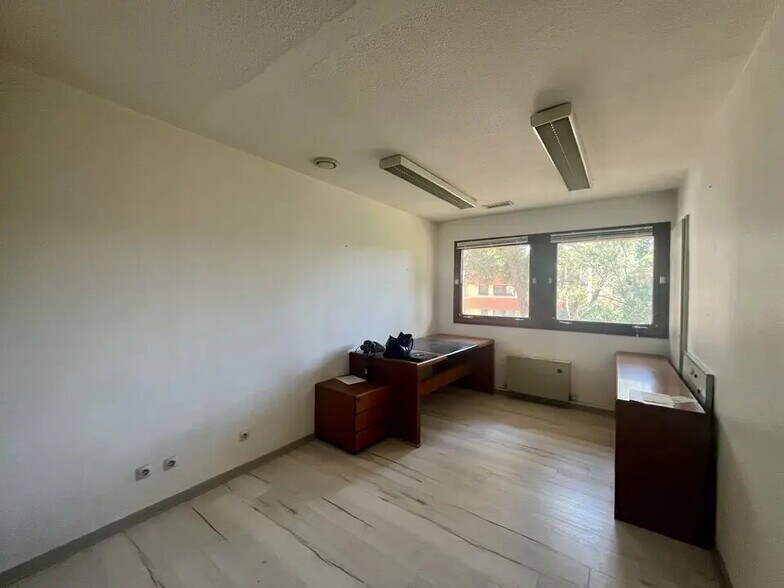 Office in Arles for sale - Building Photo - Image 3 of 9
