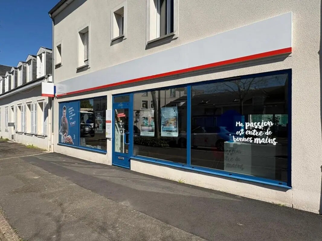 Retail in Luisant for lease Building Photo- Image 1 of 16