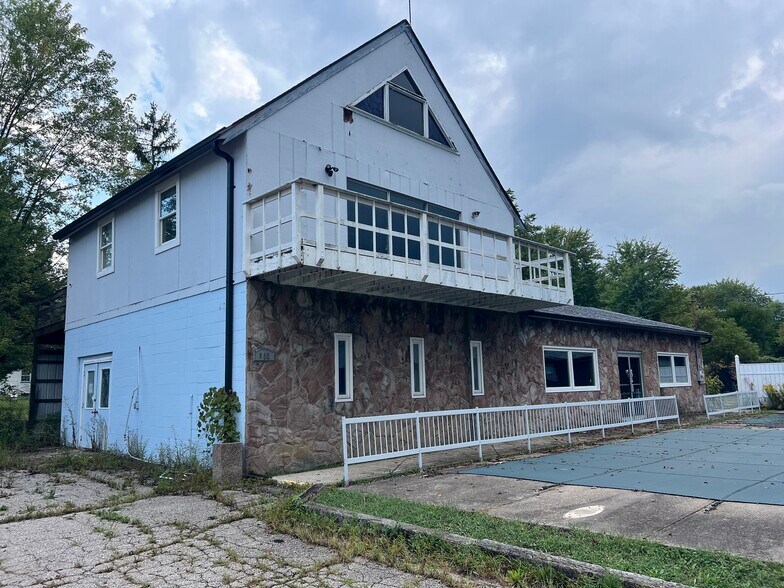 805 Ohio Pike, Cincinnati, OH à vendre - Photo du bâtiment - Image 3 de 21