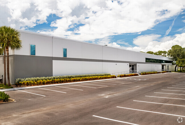 More details for 3051 Tech Dr, Saint Petersburg, FL - Industrial for Sale