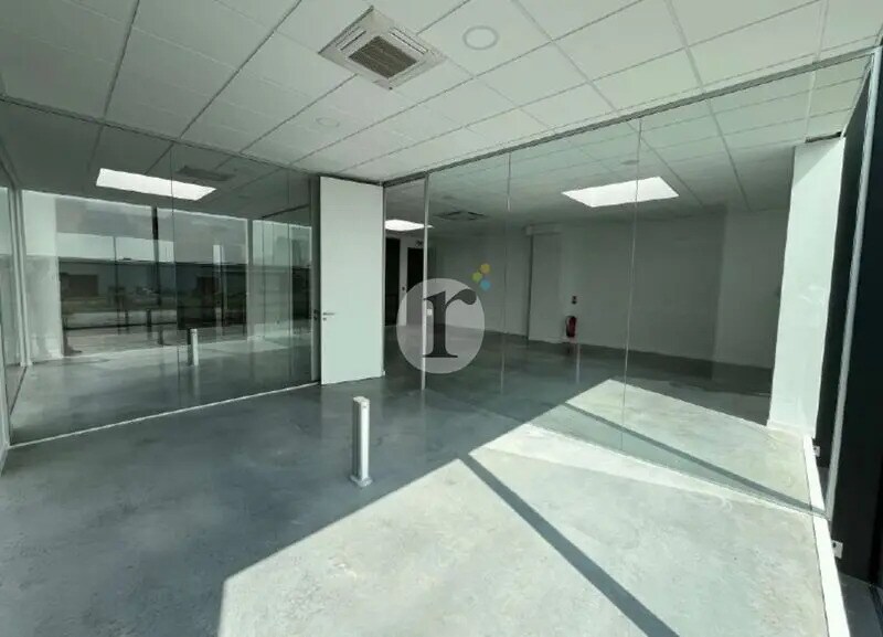 Office in Carvin for lease - Interior Photo - Image 1 of 4