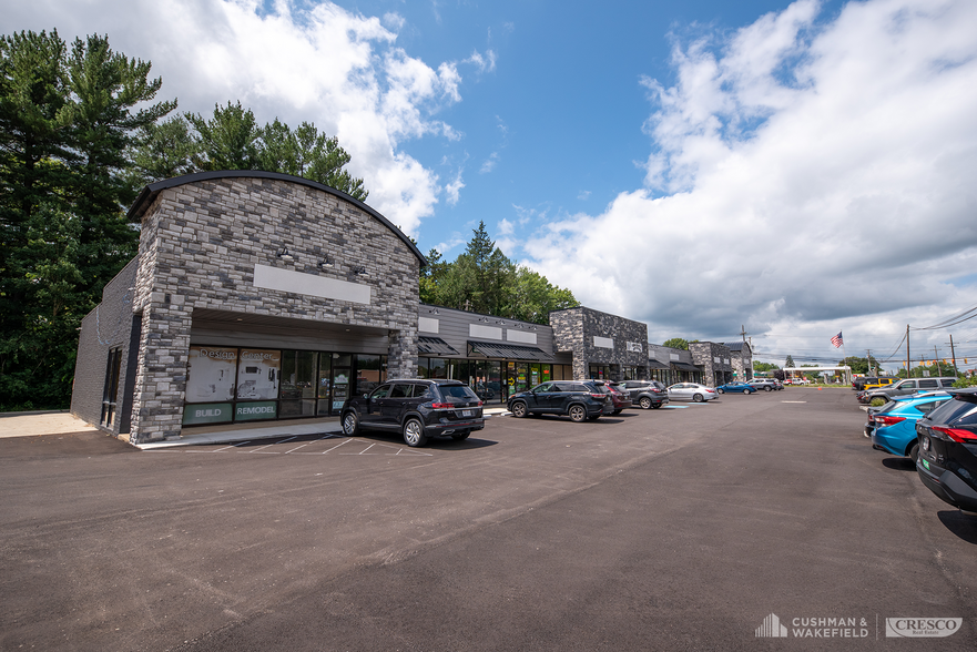 8533-8559 E Washington St, Chagrin Falls, OH à louer - Photo du bâtiment - Image 1 de 10