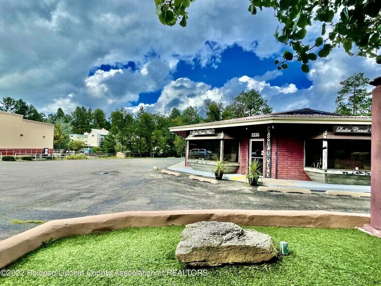 2716 Sudderth Dr, Ruidoso, NM à vendre - Photo du bâtiment - Image 3 de 25
