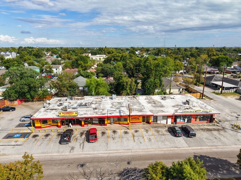 3806 Irvington Blvd, Houston, TX for sale - Building Photo - Image 2 of 8