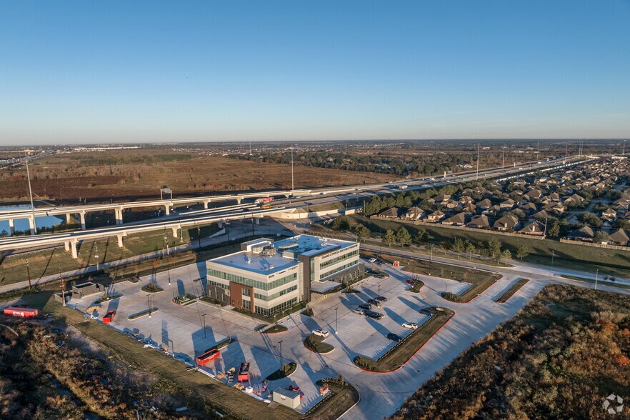 29404 Northwest Fwy, Cypress, TX à louer - Photo du bâtiment - Image 3 de 3