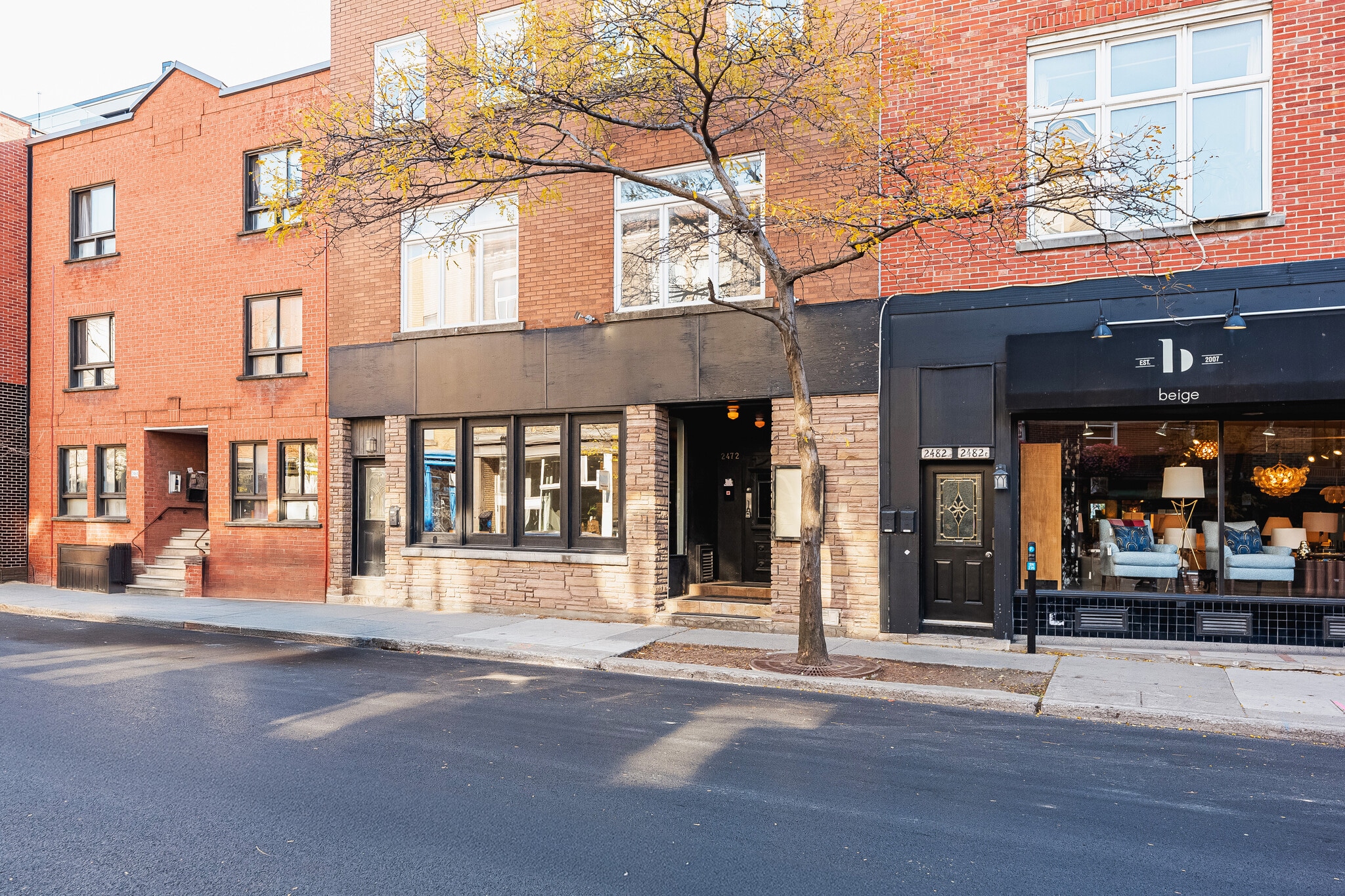 2470-2472 Rue Notre-Dame O, Montréal, QC for sale Primary Photo- Image 1 of 41