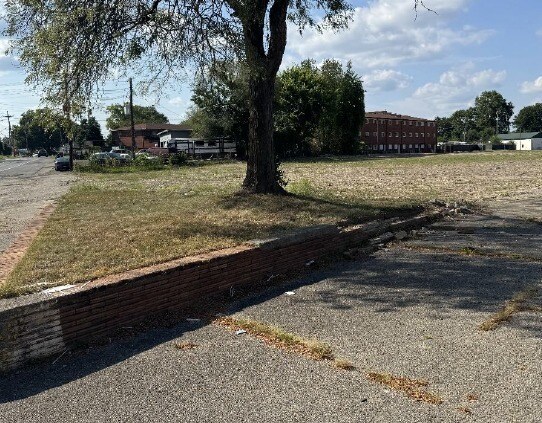 2001 Crums Ln, Louisville, KY à vendre - Autre - Image 2 de 3