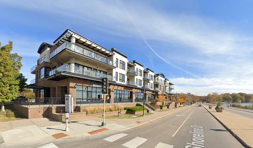 4100 Shoreline Dr, Spring Park, MN à vendre - Photo du bâtiment - Image 2 de 12