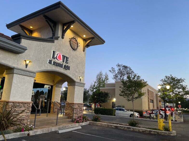 3637-3755 E Thousand Oaks Blvd, Thousand Oaks, CA à louer - Photo du bâtiment - Image 2 de 33