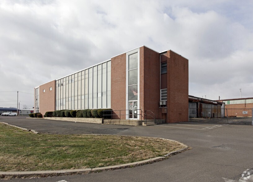 1330 N Broad St, Lansdale, PA à louer - Photo du bâtiment - Image 2 de 5