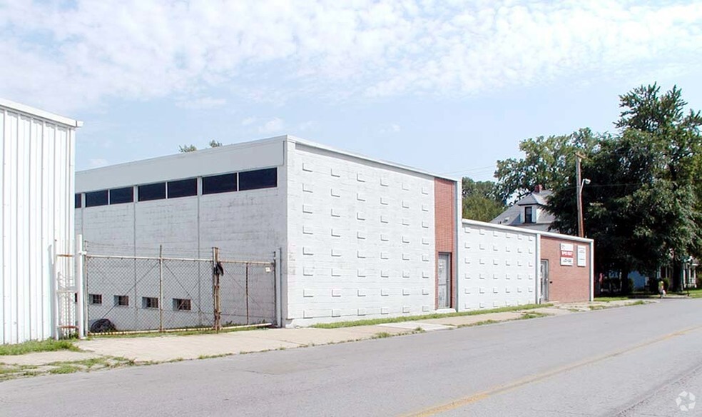 Indiana Avenue Industrial Park portfolio of 5 properties for sale on LoopNet.ca - Building Photo - Image 2 of 2