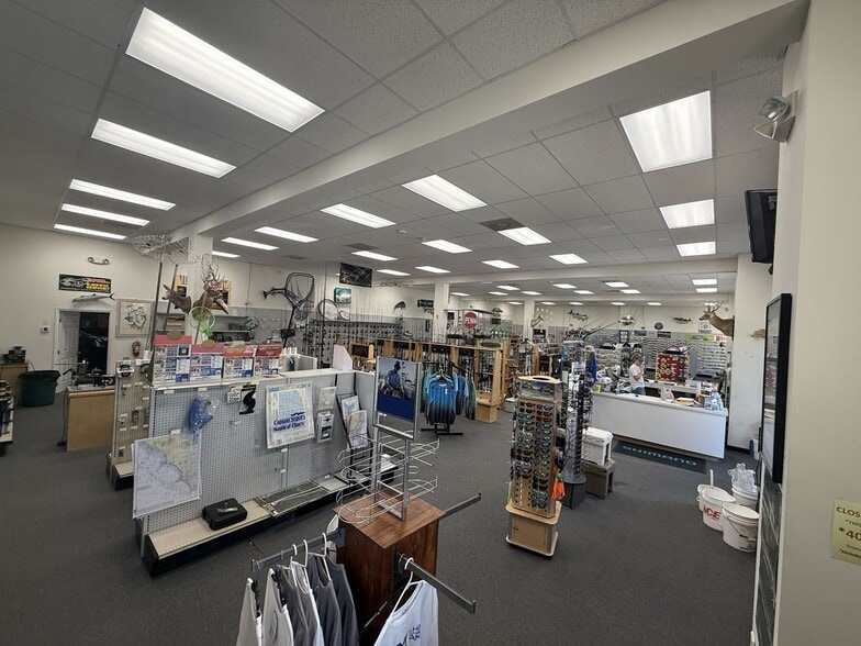 215 Old Eastwood Rd, Wilmington, NC for lease - Building Photo - Image 2 of 17