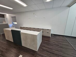 2355-2357 Honolulu Ave, Montrose, CA for lease Interior Photo- Image 2 of 4