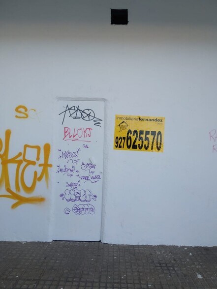 Retail in Cáceres for lease - Building Photo - Image 1 of 1