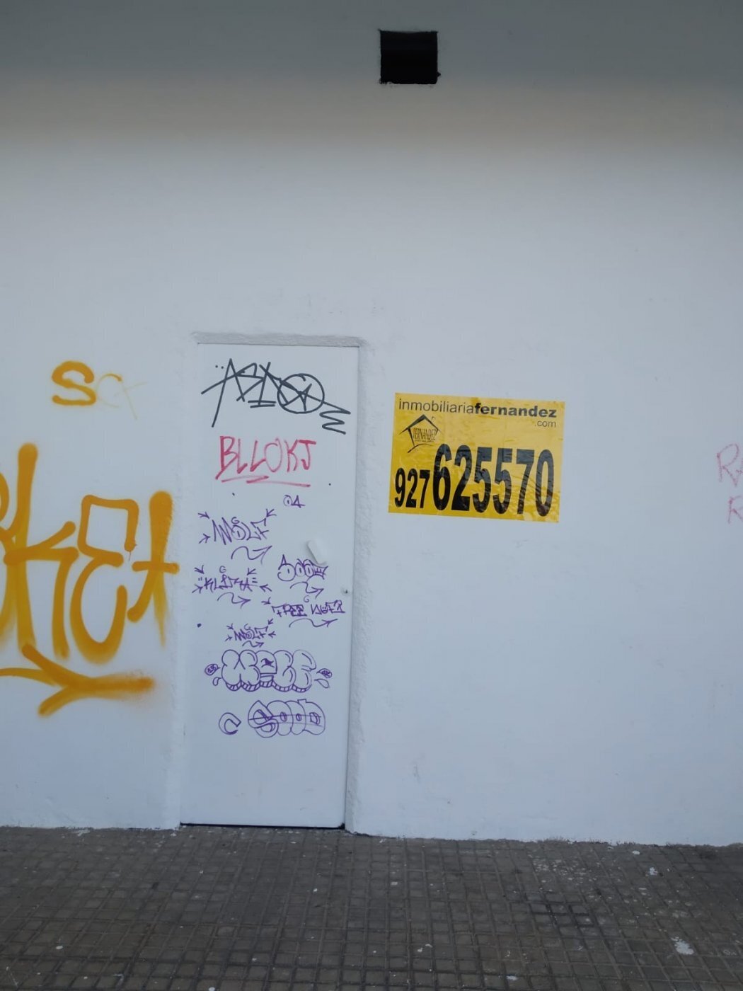 Retail in Cáceres, Cáceres for lease Building Photo- Image 1 of 2