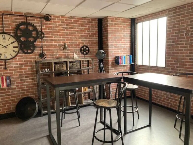 175/177 Rue D'Aguesseau, Boulogne-Billancourt for lease - Interior Photo - Image 2 of 7