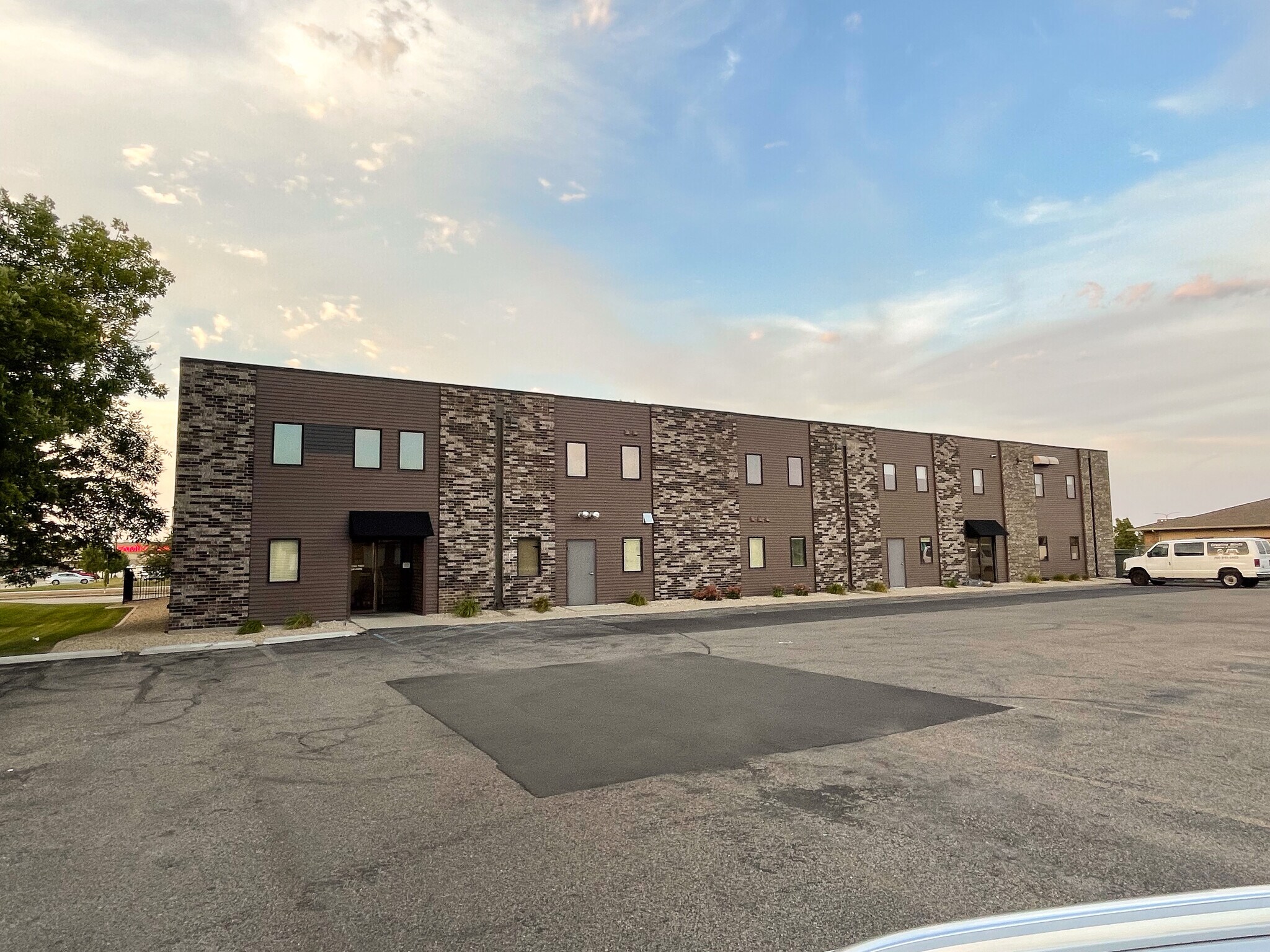 1042 E 14th Ave, West Fargo, ND for lease Primary Photo- Image 1 of 11