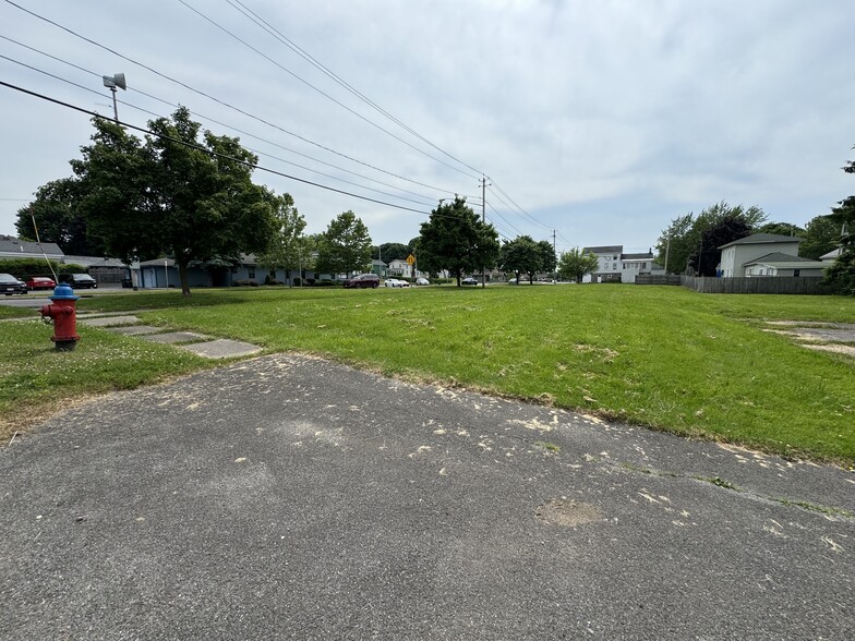 75-83 W Utica St, Oswego, NY à vendre - Photo du bâtiment - Image 2 de 8