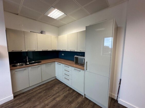 42-50 High St, Esher for lease - Interior Photo - Image 2 of 13