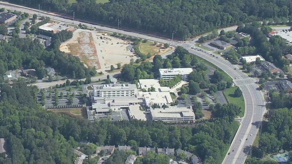 3855 Pleasant Hill Rd, Duluth, GA à louer - Vidéo aérienne - Image 2 de 16