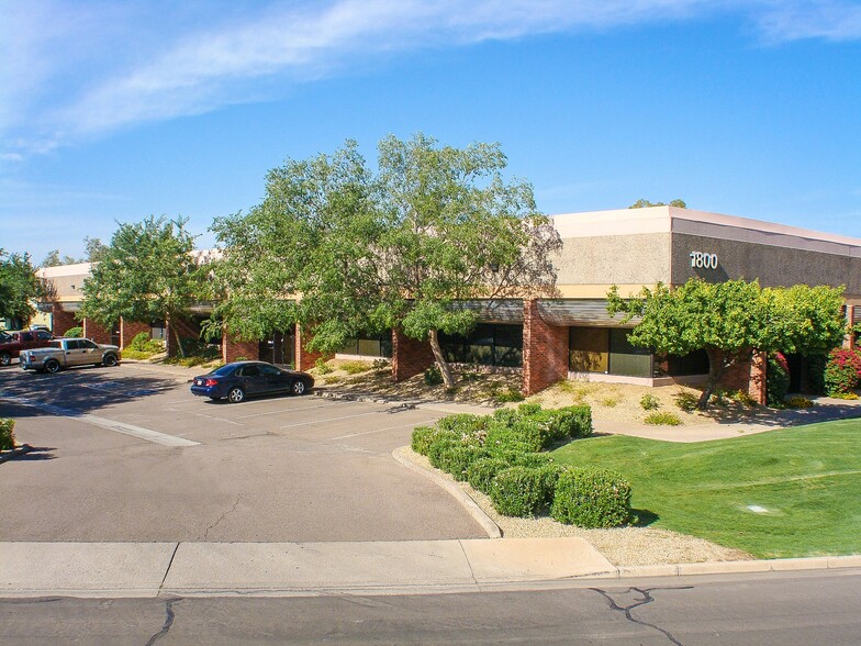 1800 W Broadway Rd, Tempe, AZ for lease - Primary Photo - Image 1 of 2