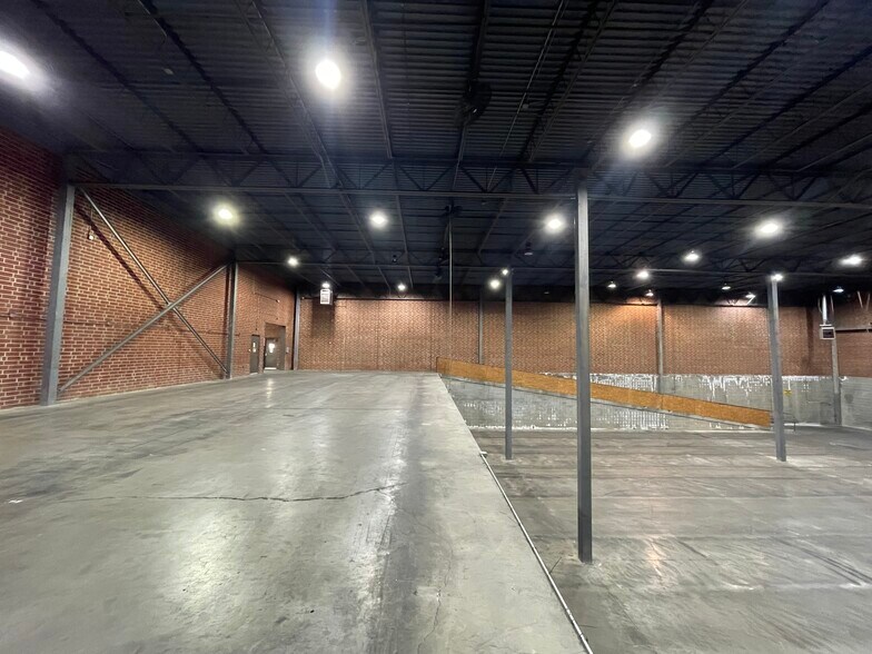 1920 W Green Dr, High Point, NC à vendre - Photo intérieure - Image 2 de 28