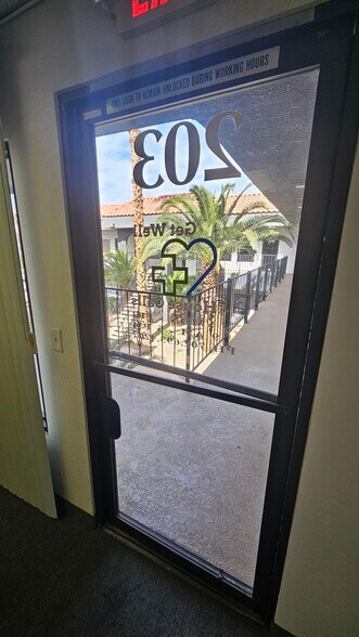 3160 S Valley View Blvd, Las Vegas, NV à louer - Photo du bâtiment - Image 2 de 31