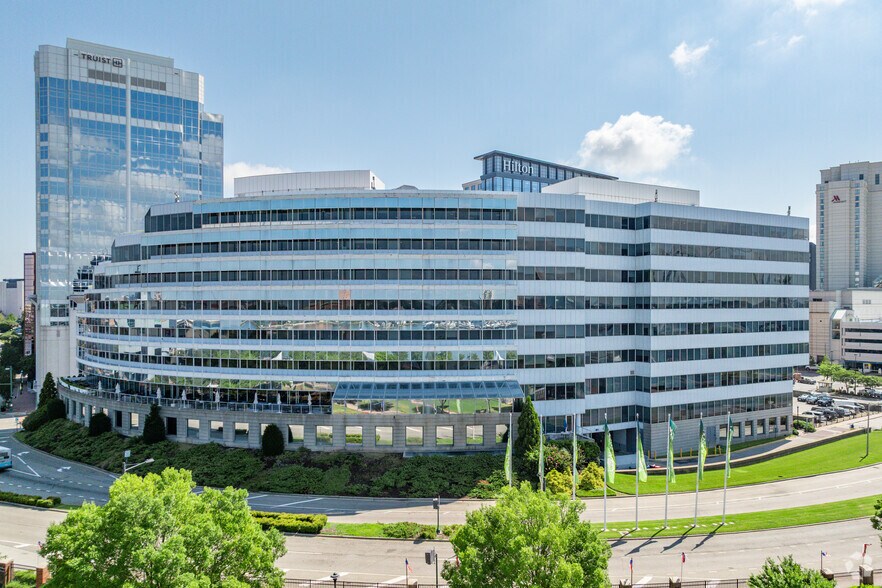 101 W Main St, Norfolk, VA à louer - Photo du bâtiment - Image 3 de 28