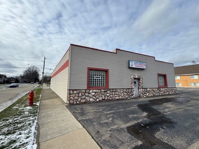 3001 Rochester Rd, Royal Oak, MI à louer Photo du bâtiment- Image 1 de 13