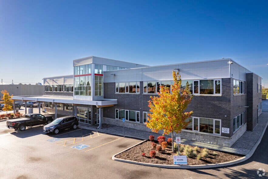 525 Cochrane Dr, Markham, ON à vendre - Photo du bâtiment - Image 2 de 17