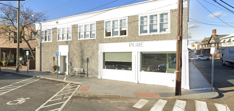 24 Taylor Pl, Westport, CT à louer - Photo du bâtiment - Image 2 de 3