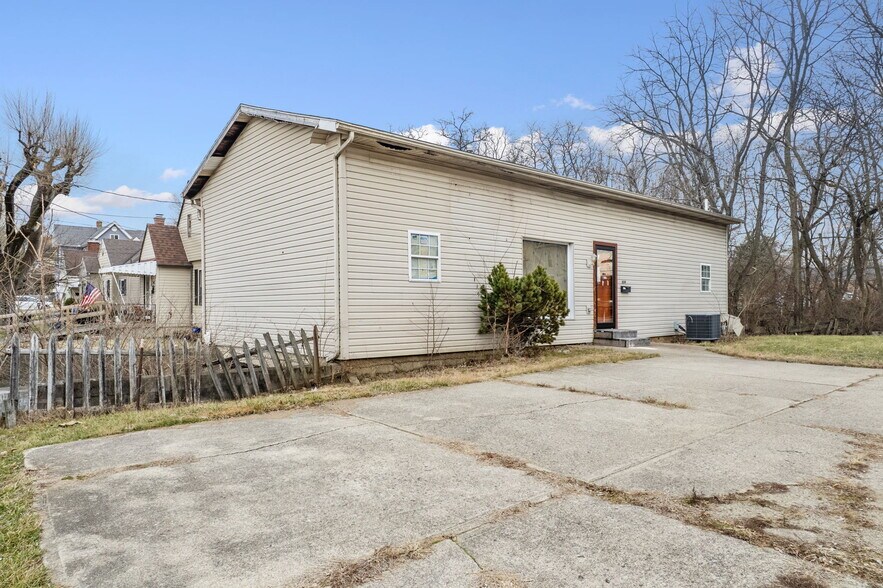 239 W Locust St, Wilmington, OH à vendre - Photo du bâtiment - Image 3 de 11