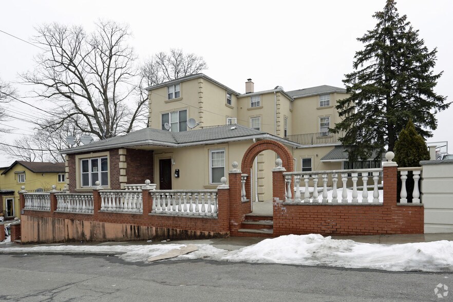 69 Starbuck St, Staten Island, NY à vendre - Photo principale - Image 1 de 52