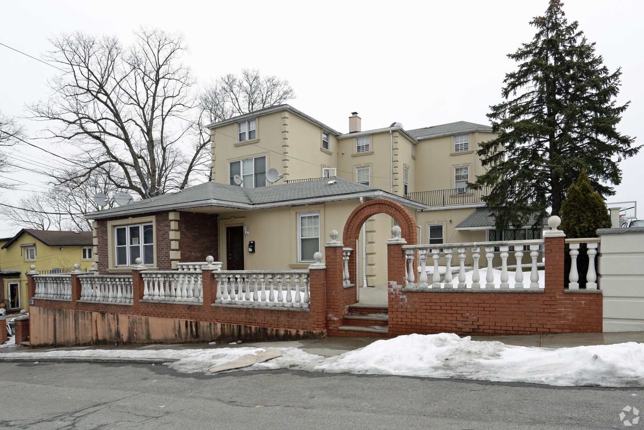 69 Starbuck St, Staten Island, NY à vendre Photo principale- Image 1 de 53